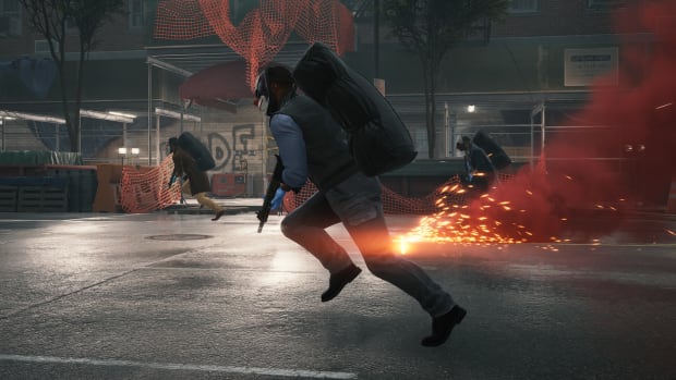 PayDay 3 screenshot showing robbers running over a parking lot.