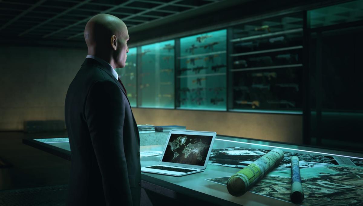 Hitman Agent 47 in a planning room.