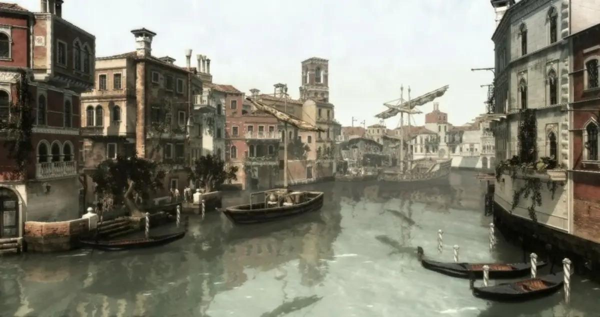 A view of Venice and the canal filled with boats in Assassin's Creed 2.