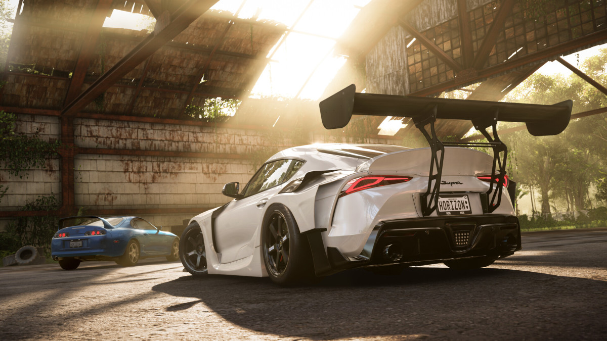 The back end of a white sports car with a large spoiler in Forza Horizon 5.